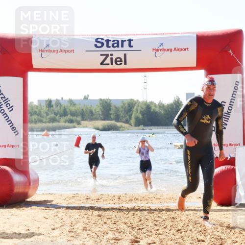 01.09.2024 - 17. Tribühne Triathlon Luisa Fischer http://msf.ph/oto/6897600 01.09.2024 11:41:52 Schwimmen 572, 582, 689, 701 meine-sportfotos.de