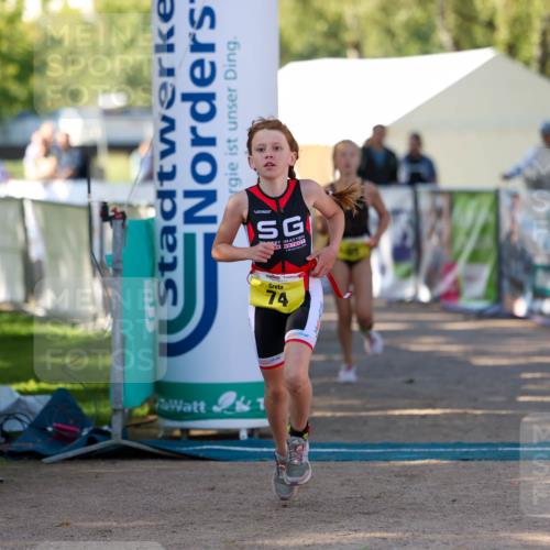 01.09.2024 - 17. Tribühne Triathlon Michael Strokosch http://msf.ph/oto/6898226 01.09.2024 09:55:55 Ziel 74, 95 meine-sportfotos.de