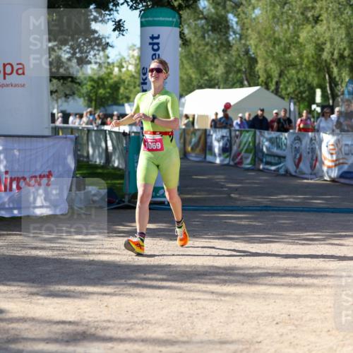 01.09.2024 - 17. Tribühne Triathlon Michael Strokosch http://msf.ph/oto/6898729 01.09.2024 10:45:36 Ziel 1069 meine-sportfotos.de