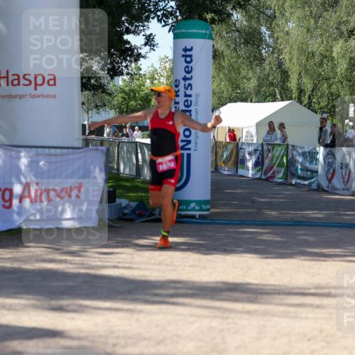 01.09.2024 - 17. Tribühne Triathlon Michael Strokosch http://msf.ph/oto/6898920 01.09.2024 10:47:59 Ziel 1070 meine-sportfotos.de