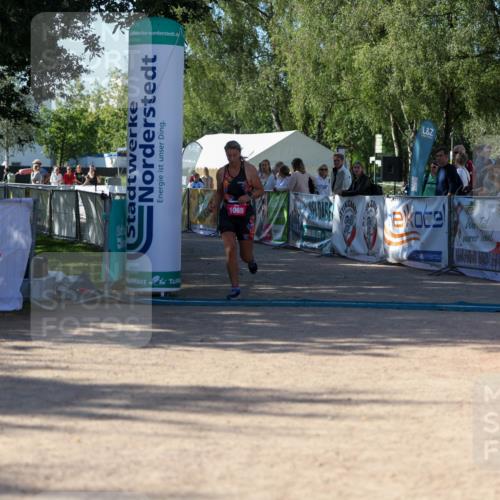 01.09.2024 - 17. Tribühne Triathlon Michael Strokosch http://msf.ph/oto/6898980 01.09.2024 10:48:28 Ziel 1065 meine-sportfotos.de