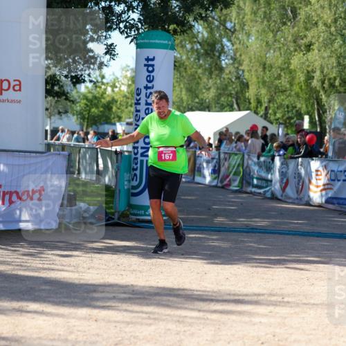 01.09.2024 - 17. Tribühne Triathlon Michael Strokosch http://msf.ph/oto/6899260 01.09.2024 10:50:27 Ziel 167 meine-sportfotos.de