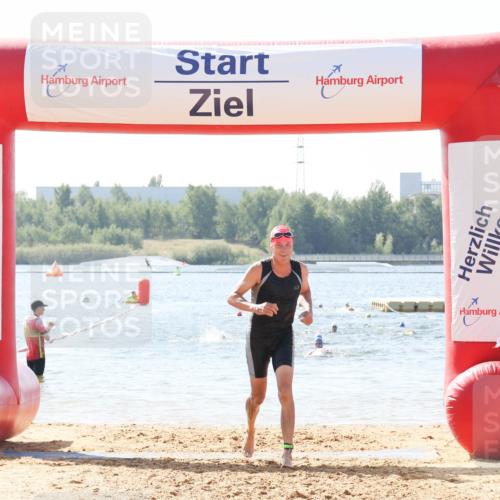 01.09.2024 - 17. Tribühne Triathlon Luisa Fischer http://msf.ph/oto/6899296 01.09.2024 11:46:25 Schwimmen 585, 651, 664 meine-sportfotos.de