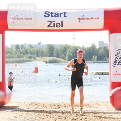 01.09.2024 - 17. Tribühne Triathlon Luisa Fischer http://msf.ph/oto/6899306 01.09.2024 11:46:25 Schwimmen 585, 651, 664 meine-sportfotos.de