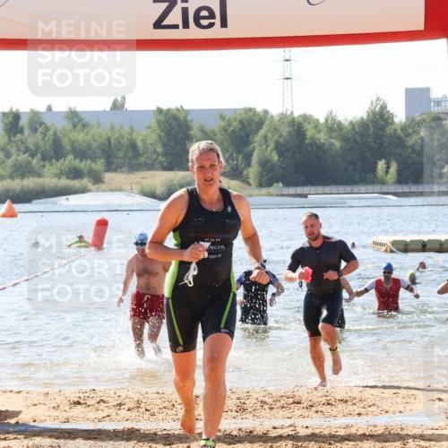 01.09.2024 - 17. Tribühne Triathlon Luisa Fischer http://msf.ph/oto/6899343 01.09.2024 11:46:47 Schwimmen 590, 599, 637, 665, 667, 683 meine-sportfotos.de