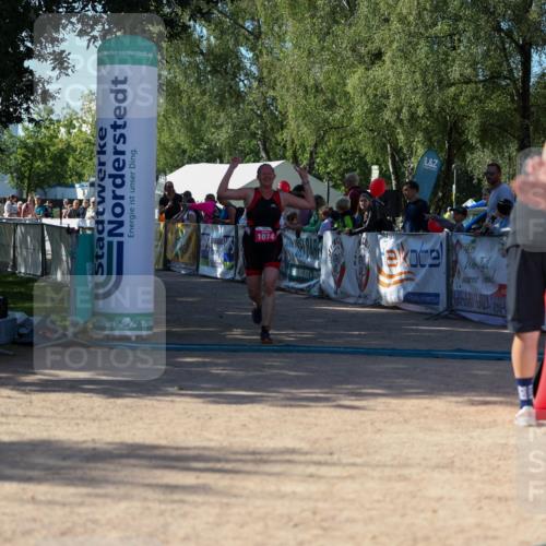 01.09.2024 - 17. Tribühne Triathlon Michael Strokosch http://msf.ph/oto/6899356 01.09.2024 10:51:31 Ziel 1074 meine-sportfotos.de