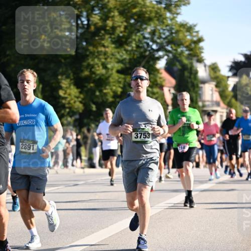 01.09.2024 - BARMER Alsterlauf Dr. Thomas Lammeyer http://msf.ph/oto/6899547 01.09.2024 09:37:15 Laufen 2891, 3753, 218 meine-sportfotos.de