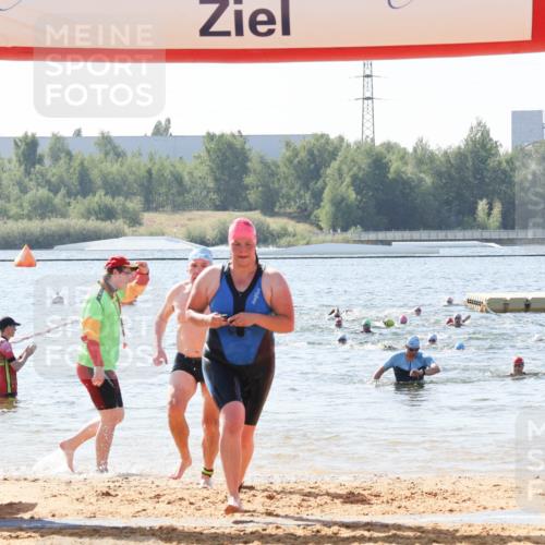 01.09.2024 - 17. Tribühne Triathlon Luisa Fischer http://msf.ph/oto/6899560 01.09.2024 11:47:38 Schwimmen 610, 705 meine-sportfotos.de
