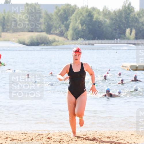 01.09.2024 - 17. Tribühne Triathlon Luisa Fischer http://msf.ph/oto/6899660 01.09.2024 11:47:54 Schwimmen 636, 642 meine-sportfotos.de