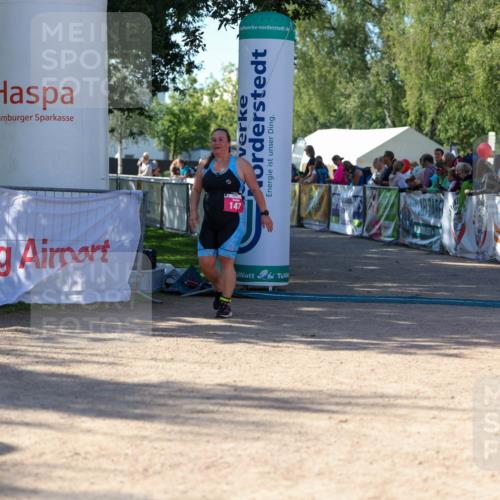 01.09.2024 - 17. Tribühne Triathlon Michael Strokosch http://msf.ph/oto/6899694 01.09.2024 10:53:28 Ziel 147 meine-sportfotos.de