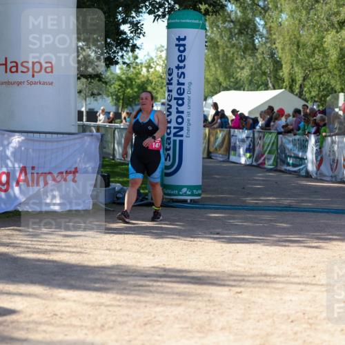 01.09.2024 - 17. Tribühne Triathlon Michael Strokosch http://msf.ph/oto/6899699 01.09.2024 10:53:28 Ziel 147 meine-sportfotos.de