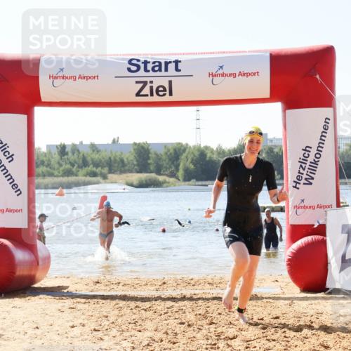 01.09.2024 - 17. Tribühne Triathlon Luisa Fischer http://msf.ph/oto/6900113 01.09.2024 11:48:55 Schwimmen 576, 617, 639, 655 meine-sportfotos.de