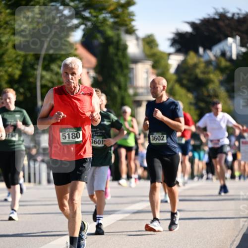 01.09.2024 - BARMER Alsterlauf Dr. Thomas Lammeyer http://msf.ph/oto/6900522 01.09.2024 09:38:07 Laufen 19, 5180, 3601, 3602 meine-sportfotos.de