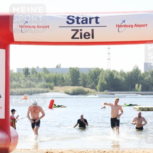 01.09.2024 - 17. Tribühne Triathlon Luisa Fischer http://msf.ph/oto/6900598 01.09.2024 11:50:43 Schwimmen 697, 698 meine-sportfotos.de
