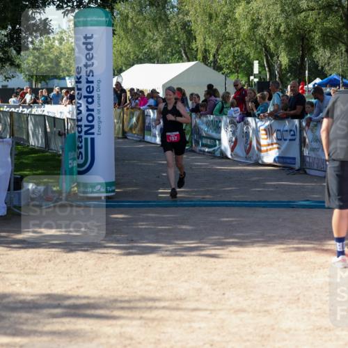 01.09.2024 - 17. Tribühne Triathlon Michael Strokosch http://msf.ph/oto/6900602 01.09.2024 10:56:56 Ziel 157 meine-sportfotos.de
