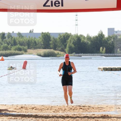 01.09.2024 - 17. Tribühne Triathlon Luisa Fischer http://msf.ph/oto/6900838 01.09.2024 11:51:16 Schwimmen 575, 615 meine-sportfotos.de