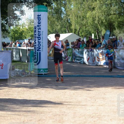 01.09.2024 - 17. Tribühne Triathlon Michael Strokosch http://msf.ph/oto/6900860 01.09.2024 10:58:25 Ziel 207 meine-sportfotos.de