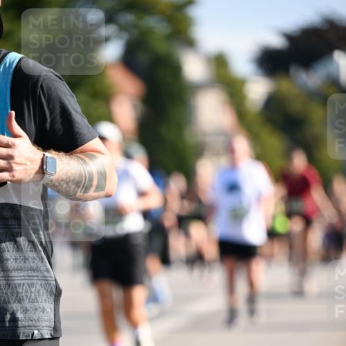 01.09.2024 - BARMER Alsterlauf Dr. Thomas Lammeyer http://msf.ph/oto/6901024 01.09.2024 09:38:24 Laufen  meine-sportfotos.de