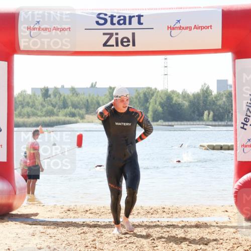 01.09.2024 - 17. Tribühne Triathlon Luisa Fischer http://msf.ph/oto/6901439 01.09.2024 12:07:10 Schwimmen 368, 743 meine-sportfotos.de