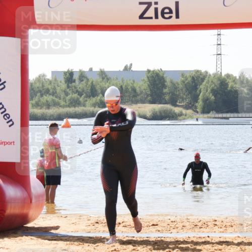 01.09.2024 - 17. Tribühne Triathlon Luisa Fischer http://msf.ph/oto/6901537 01.09.2024 12:07:28 Schwimmen 354, 742 meine-sportfotos.de