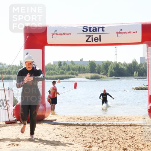 01.09.2024 - 17. Tribühne Triathlon Luisa Fischer http://msf.ph/oto/6901550 01.09.2024 12:07:30 Schwimmen 354, 742 meine-sportfotos.de