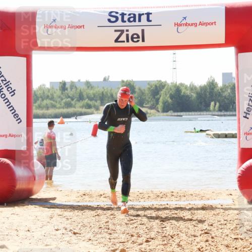 01.09.2024 - 17. Tribühne Triathlon Luisa Fischer http://msf.ph/oto/6901571 01.09.2024 12:07:36 Schwimmen 354, 742 meine-sportfotos.de