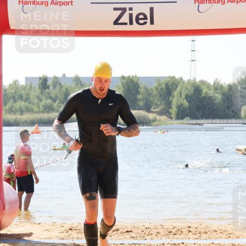 01.09.2024 - 17. Tribühne Triathlon Luisa Fischer http://msf.ph/oto/6901651 01.09.2024 12:08:20 Schwimmen 759, 1094 meine-sportfotos.de