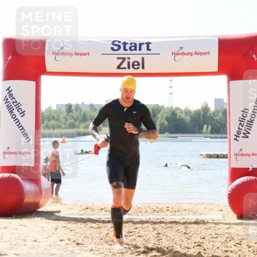 01.09.2024 - 17. Tribühne Triathlon Luisa Fischer http://msf.ph/oto/6901663 01.09.2024 12:08:20 Schwimmen 759, 1094 meine-sportfotos.de
