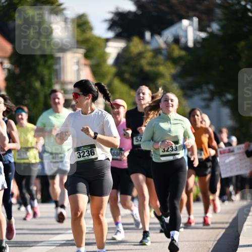 01.09.2024 - BARMER Alsterlauf Dr. Thomas Lammeyer http://msf.ph/oto/6901854 01.09.2024 09:39:04 Laufen 3236, 1880, 52, 3233 meine-sportfotos.de