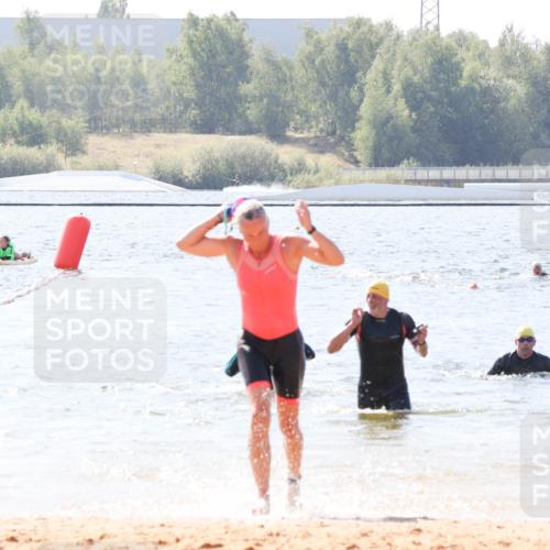 01.09.2024 - 17. Tribühne Triathlon Luisa Fischer http://msf.ph/oto/6902018 01.09.2024 12:10:05 Schwimmen 738 meine-sportfotos.de