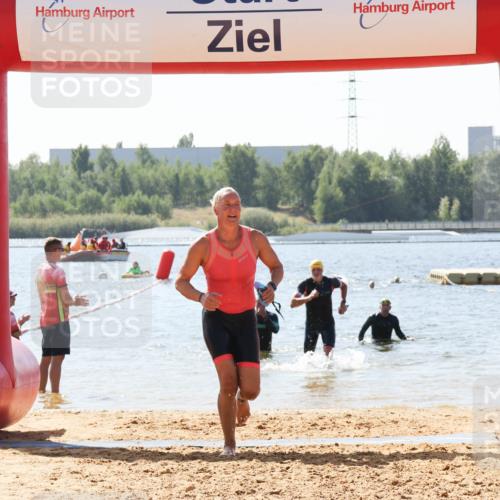 01.09.2024 - 17. Tribühne Triathlon Luisa Fischer http://msf.ph/oto/6902032 01.09.2024 12:10:08 Schwimmen 727, 738 meine-sportfotos.de