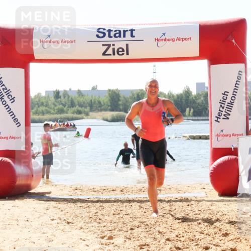 01.09.2024 - 17. Tribühne Triathlon Luisa Fischer http://msf.ph/oto/6902052 01.09.2024 12:10:09 Schwimmen 727, 738, 757 meine-sportfotos.de