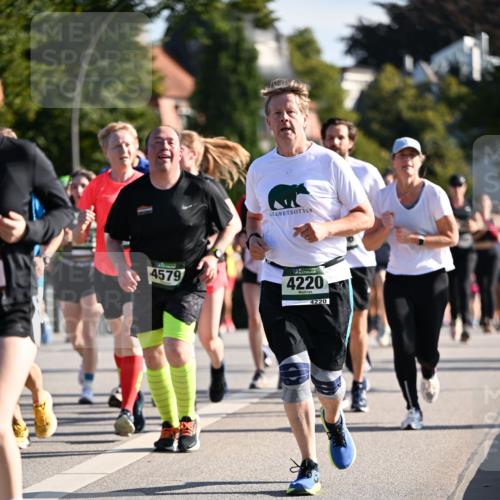 01.09.2024 - BARMER Alsterlauf Dr. Thomas Lammeyer http://msf.ph/oto/6902236 01.09.2024 09:39:17 Laufen 4579, 4220, 4220 meine-sportfotos.de