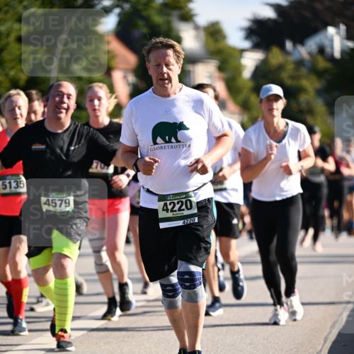 01.09.2024 - BARMER Alsterlauf Dr. Thomas Lammeyer http://msf.ph/oto/6902273 01.09.2024 09:39:18 Laufen 5135, 4579, 4220, 4220 meine-sportfotos.de