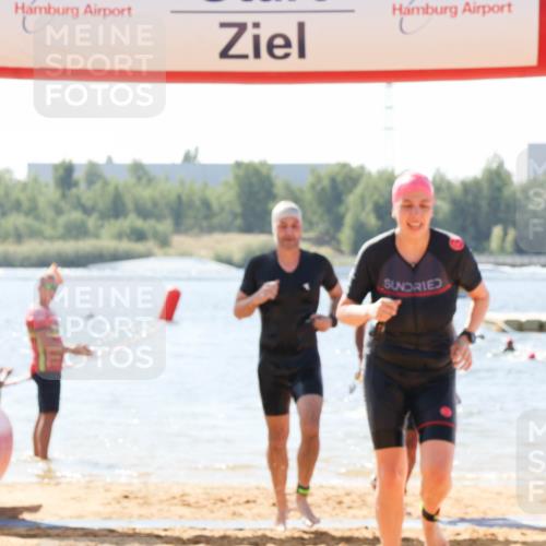 01.09.2024 - 17. Tribühne Triathlon Luisa Fischer http://msf.ph/oto/6902334 01.09.2024 12:11:15 Schwimmen 725, 728, 731, 735, 747 meine-sportfotos.de