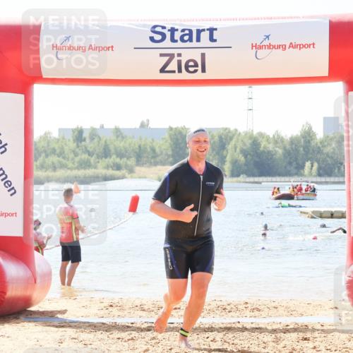 01.09.2024 - 17. Tribühne Triathlon Luisa Fischer http://msf.ph/oto/6902357 01.09.2024 12:11:25 Schwimmen 728, 735, 739 meine-sportfotos.de