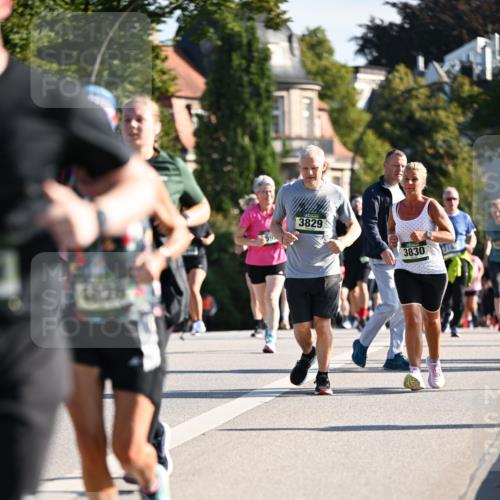 01.09.2024 - BARMER Alsterlauf Dr. Thomas Lammeyer http://msf.ph/oto/6902600 01.09.2024 09:39:30 Laufen 59, 3829, 3830 meine-sportfotos.de