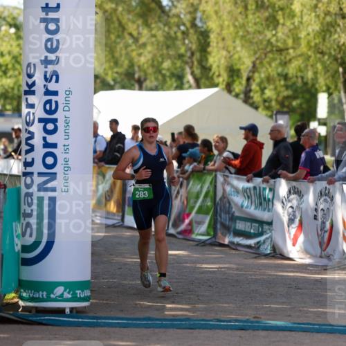 01.09.2024 - 17. Tribühne Triathlon Michael Strokosch http://msf.ph/oto/6903646 01.09.2024 11:04:07 Ziel 283 meine-sportfotos.de