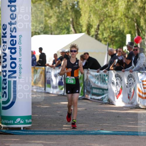 01.09.2024 - 17. Tribühne Triathlon Michael Strokosch http://msf.ph/oto/6904430 01.09.2024 11:05:36 Ziel 151, 226 meine-sportfotos.de