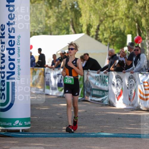 01.09.2024 - 17. Tribühne Triathlon Michael Strokosch http://msf.ph/oto/6904437 01.09.2024 11:05:36 Ziel 151, 226 meine-sportfotos.de