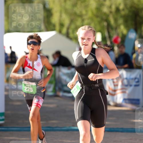 01.09.2024 - 17. Tribühne Triathlon Michael Strokosch http://msf.ph/oto/6904538 01.09.2024 11:05:45 Ziel 174, 187, 225 meine-sportfotos.de
