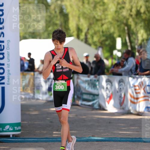 01.09.2024 - 17. Tribühne Triathlon Michael Strokosch http://msf.ph/oto/6904672 01.09.2024 11:05:58 Ziel 160, 298, 300 meine-sportfotos.de