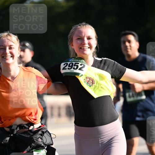 01.09.2024 - BARMER Alsterlauf Dr. Thomas Lammeyer http://msf.ph/oto/6904675 01.09.2024 09:40:36 Laufen 35, 2952 meine-sportfotos.de