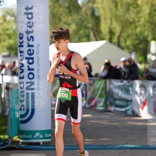 01.09.2024 - 17. Tribühne Triathlon Michael Strokosch http://msf.ph/oto/6904677 01.09.2024 11:05:58 Ziel 160, 298, 300 meine-sportfotos.de