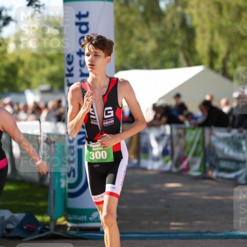 01.09.2024 - 17. Tribühne Triathlon Michael Strokosch http://msf.ph/oto/6904682 01.09.2024 11:05:59 Ziel 160, 298, 300 meine-sportfotos.de
