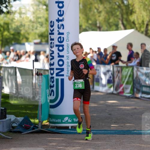 01.09.2024 - 17. Tribühne Triathlon Michael Strokosch http://msf.ph/oto/6905271 01.09.2024 11:07:22 Ziel 236 meine-sportfotos.de