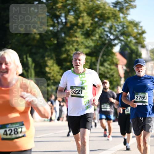 01.09.2024 - BARMER Alsterlauf Dr. Thomas Lammeyer http://msf.ph/oto/6905506 01.09.2024 09:41:15 Laufen 4287, 5221, 4733, 2759, 2759 meine-sportfotos.de