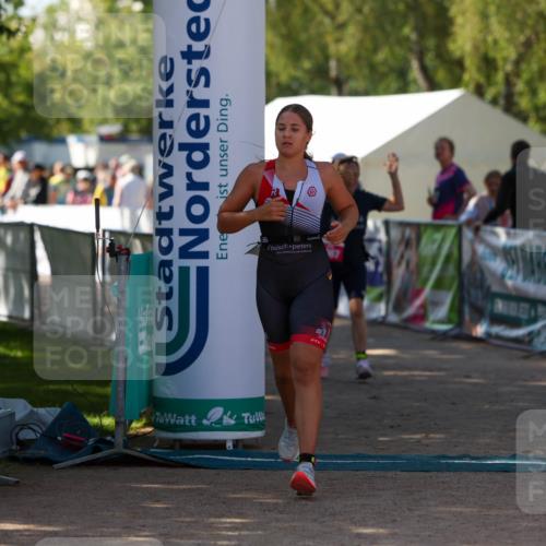 01.09.2024 - 17. Tribühne Triathlon Michael Strokosch http://msf.ph/oto/6905666 01.09.2024 11:08:34 Ziel 279, 1067 meine-sportfotos.de