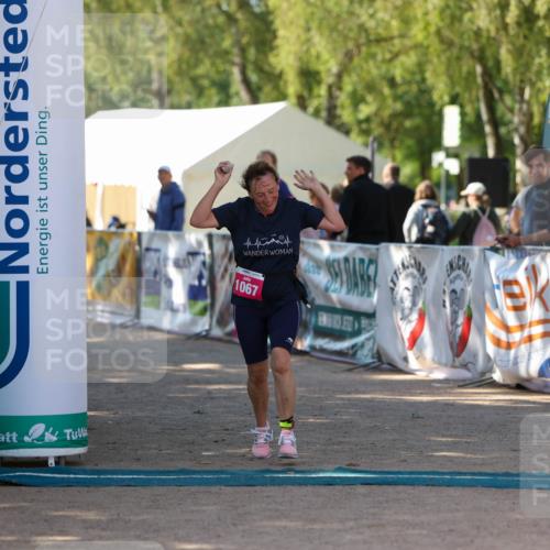 01.09.2024 - 17. Tribühne Triathlon Michael Strokosch http://msf.ph/oto/6905701 01.09.2024 11:08:36 Ziel 279, 1067 meine-sportfotos.de