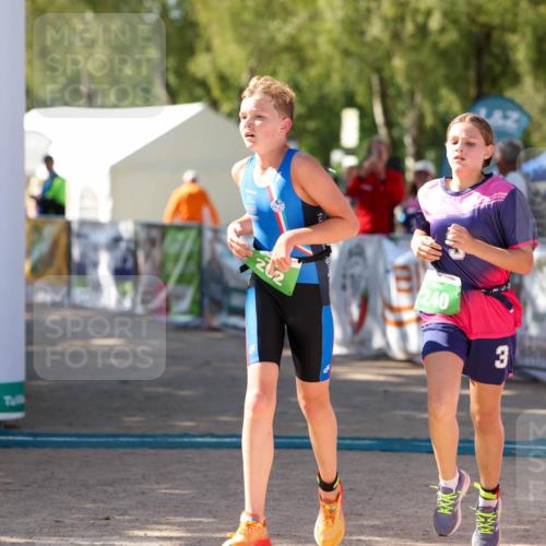 01.09.2024 - 17. Tribühne Triathlon Michael Strokosch http://msf.ph/oto/6906839 01.09.2024 11:13:14 Ziel 201, 202, 240 meine-sportfotos.de